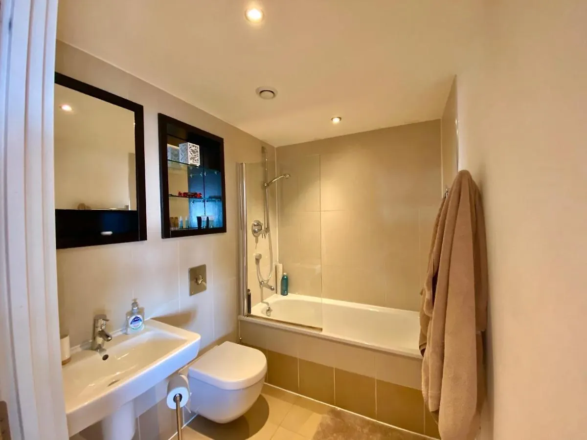 Leeds Dock Apartment United Kingdom